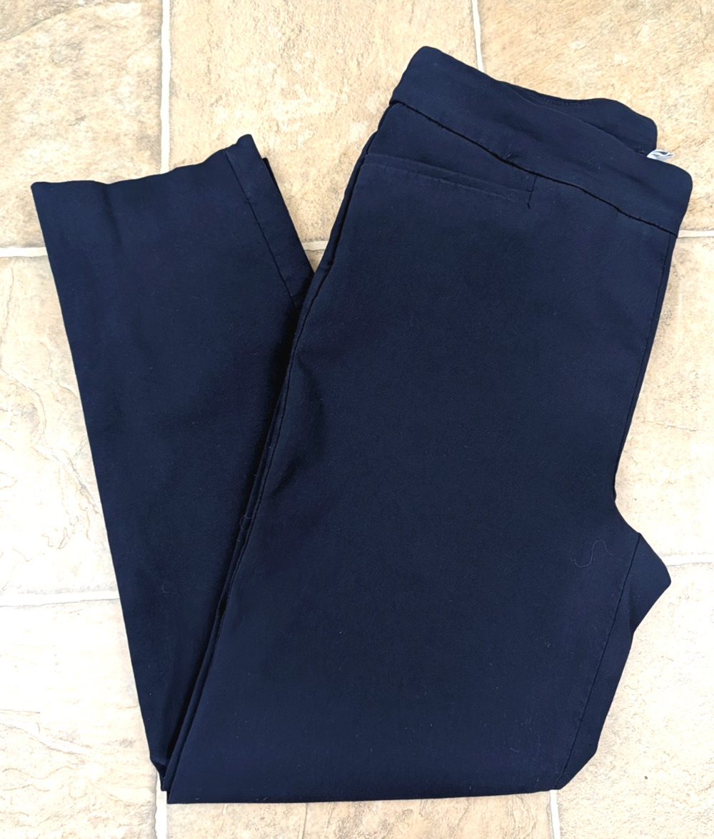Chico's sz 1.5 or US 10 Pants pull on stretchy blue in color mid rise 4572